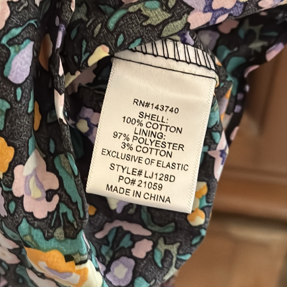 HYACINTH HOUSE

Black Multi Floral Smocked Samantha Midi Dress - Picture 7 of 12